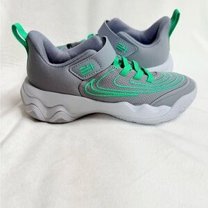 BIG KIDS’ NIKE GIANNIS IMMORTALITY 4 BASKETBALL SHOES Green/Grey Toddler size 11